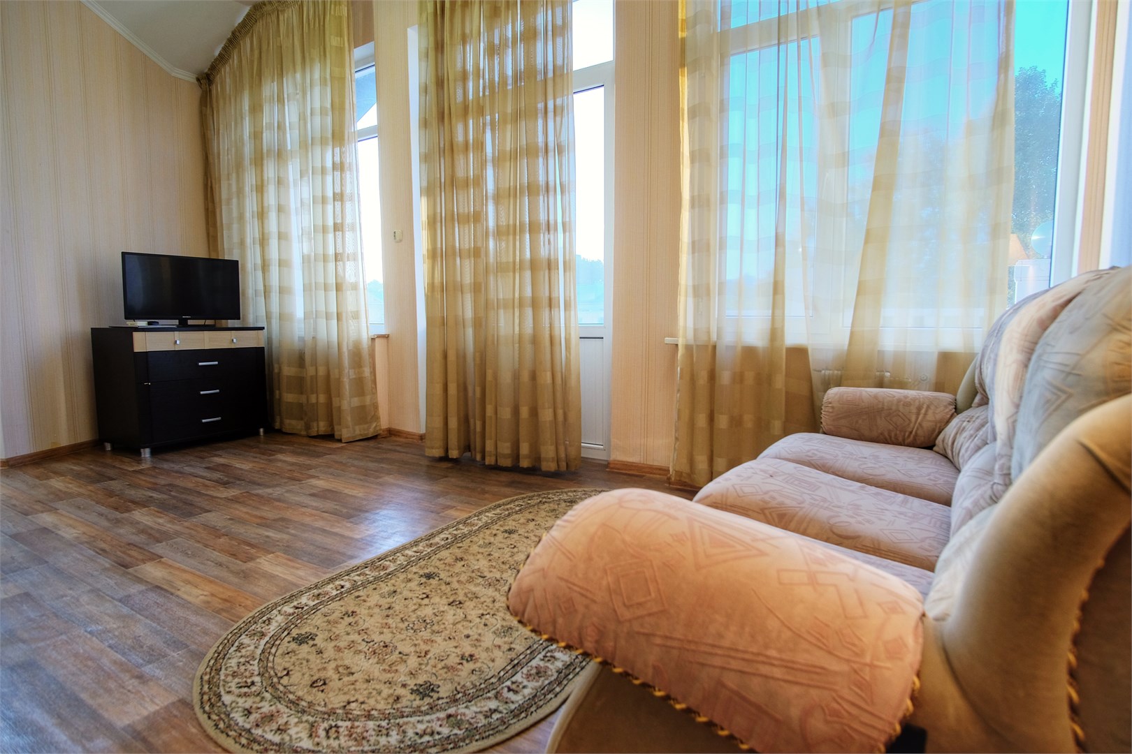 «Апартаменты» в Континент