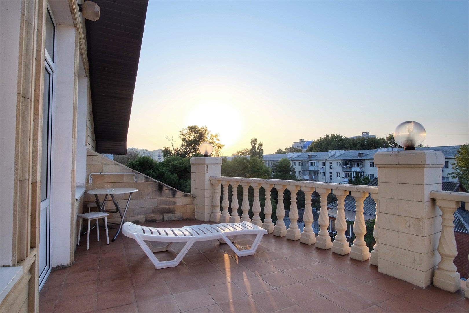 «Апартаменты» в Континент