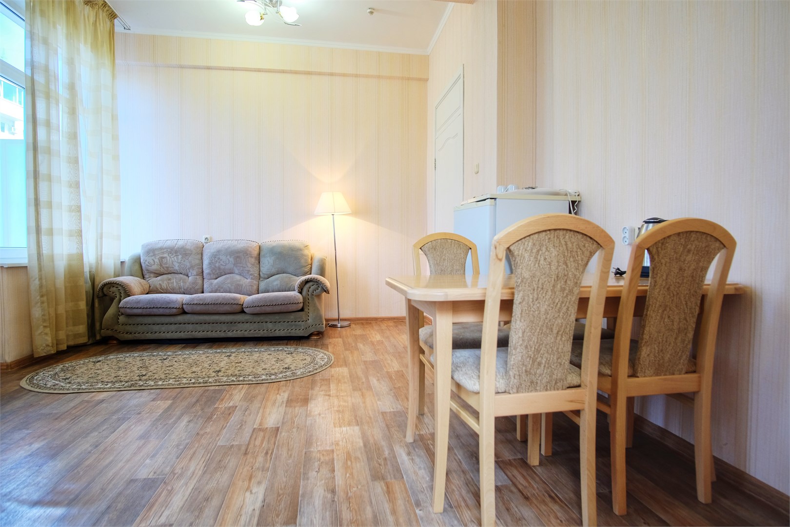 «Апартаменты» в Континент