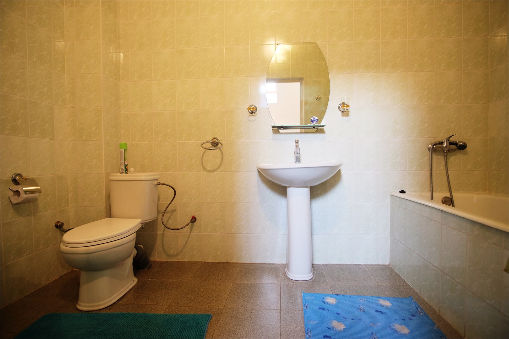 «Апартаменты» в Континент