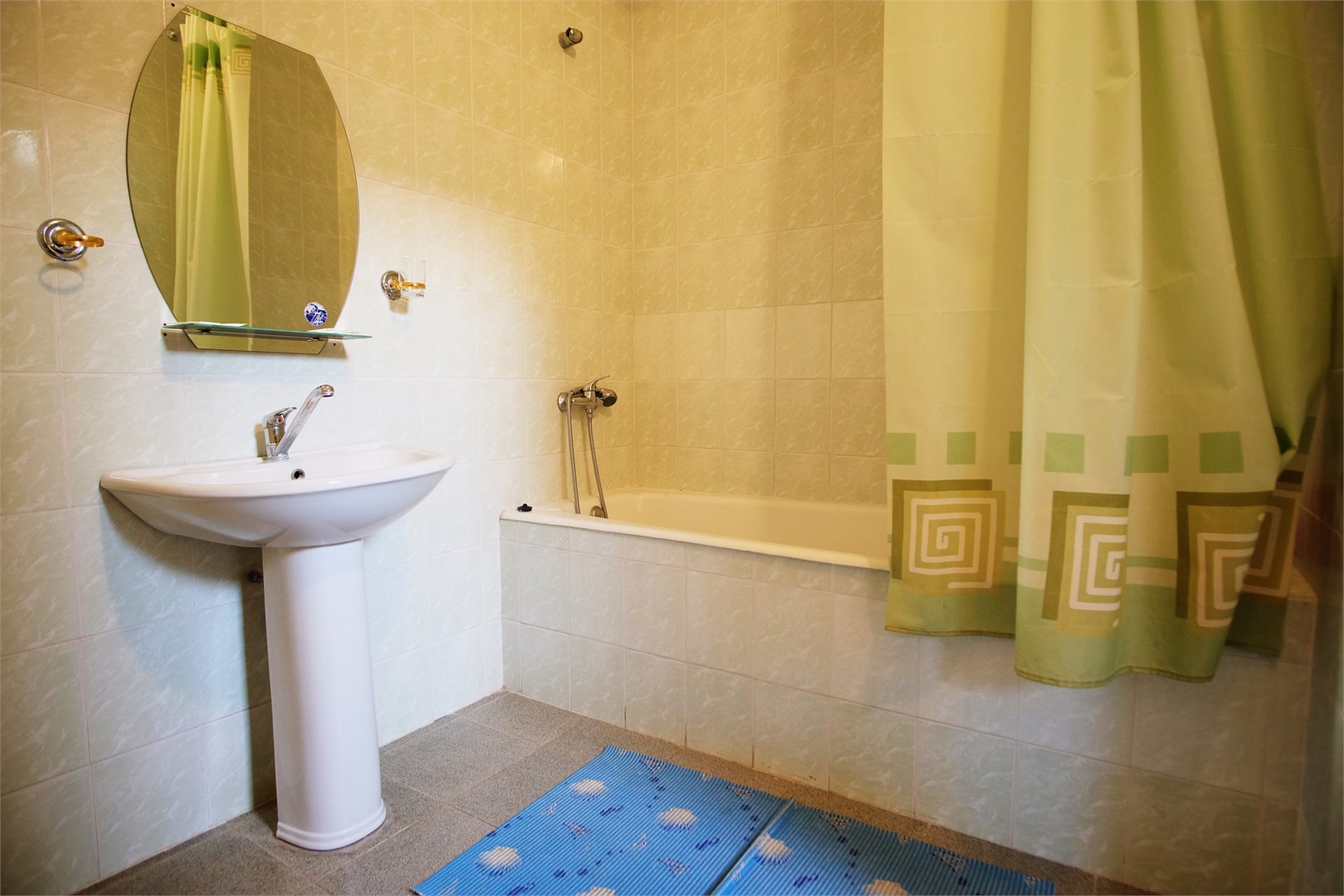 «Апартаменты» в Континент