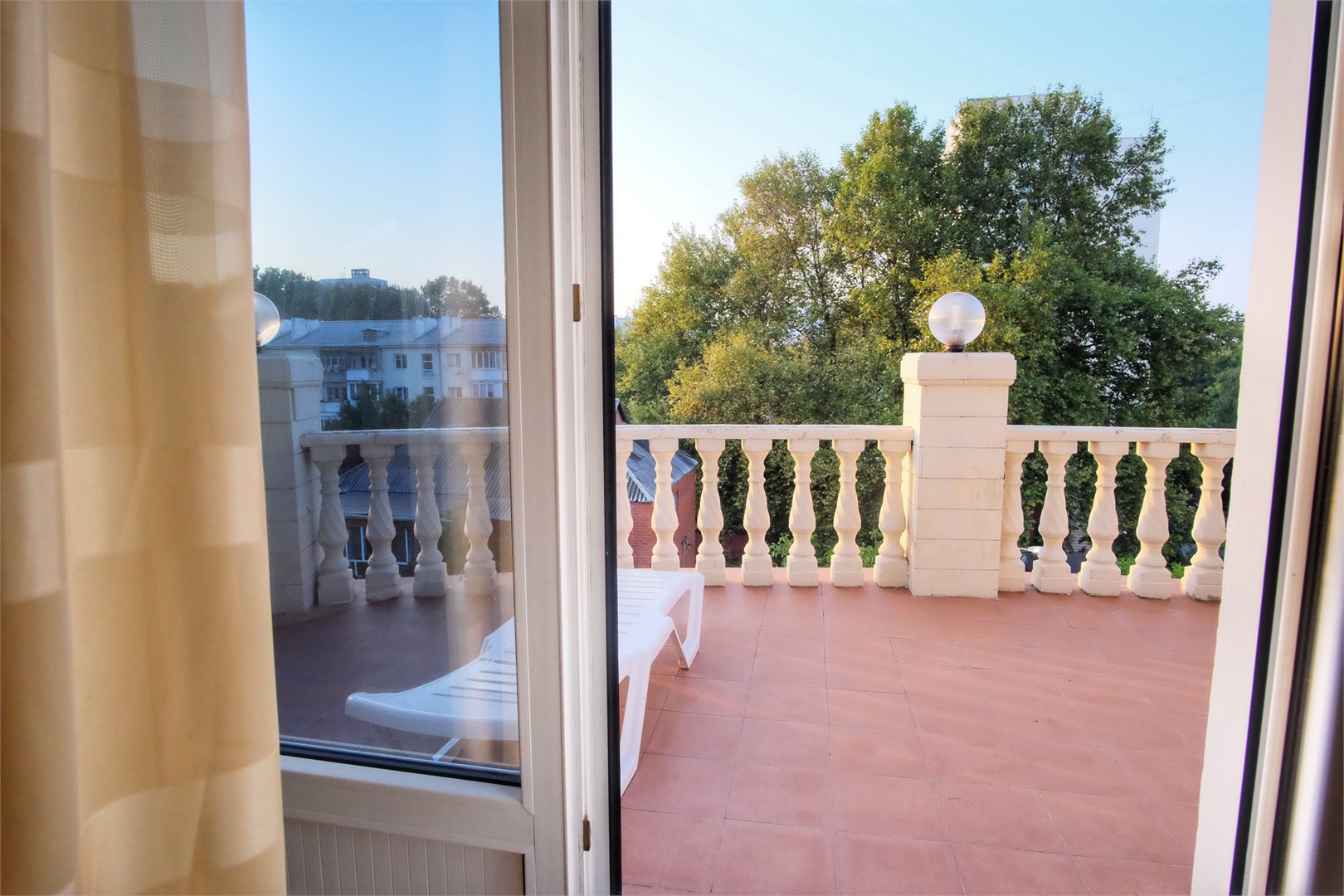 «Апартаменты» в Континент