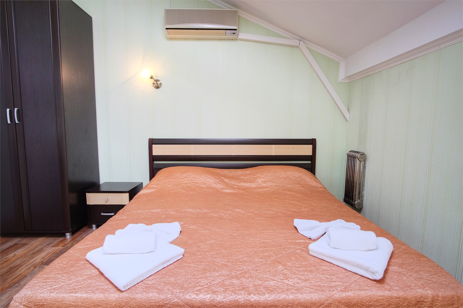 «Апартаменты» в Континент