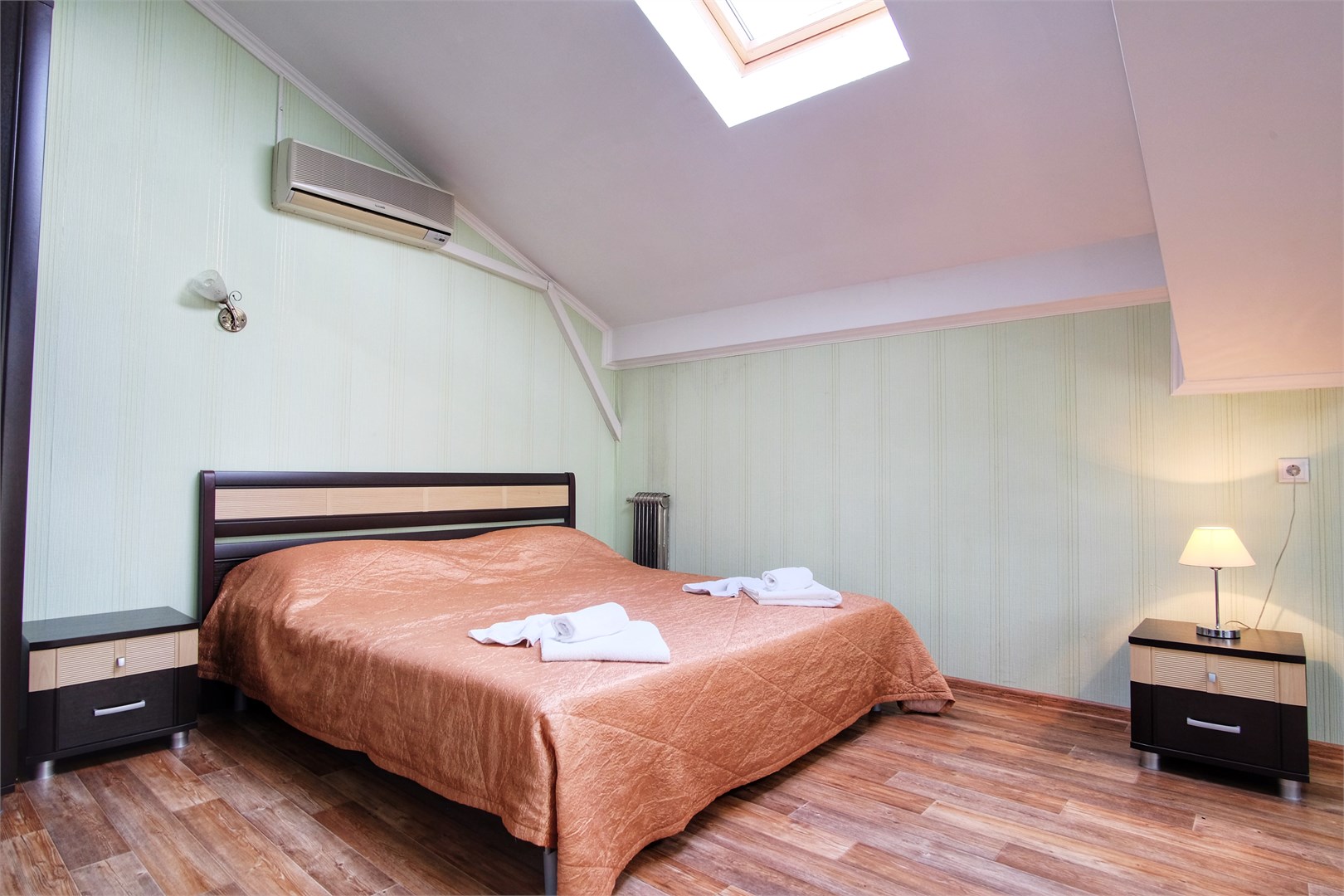 «Апартаменты» в Континент