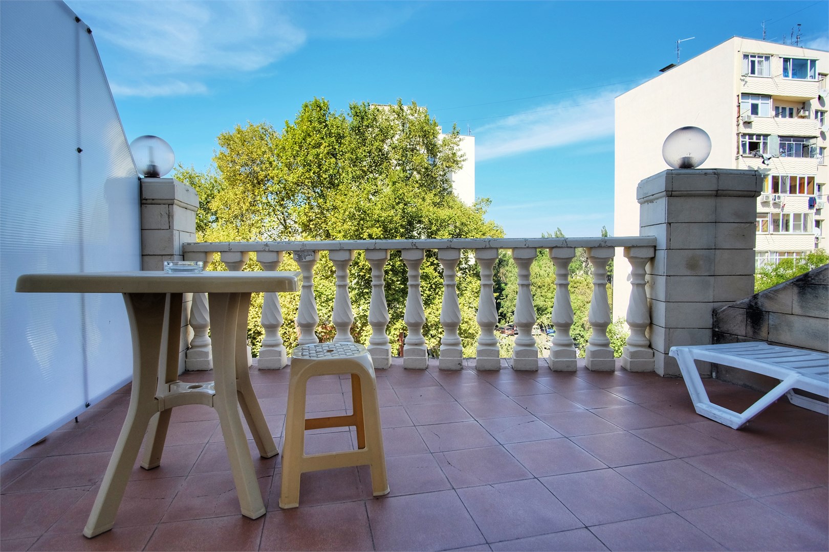 «Апартаменты» в Континент