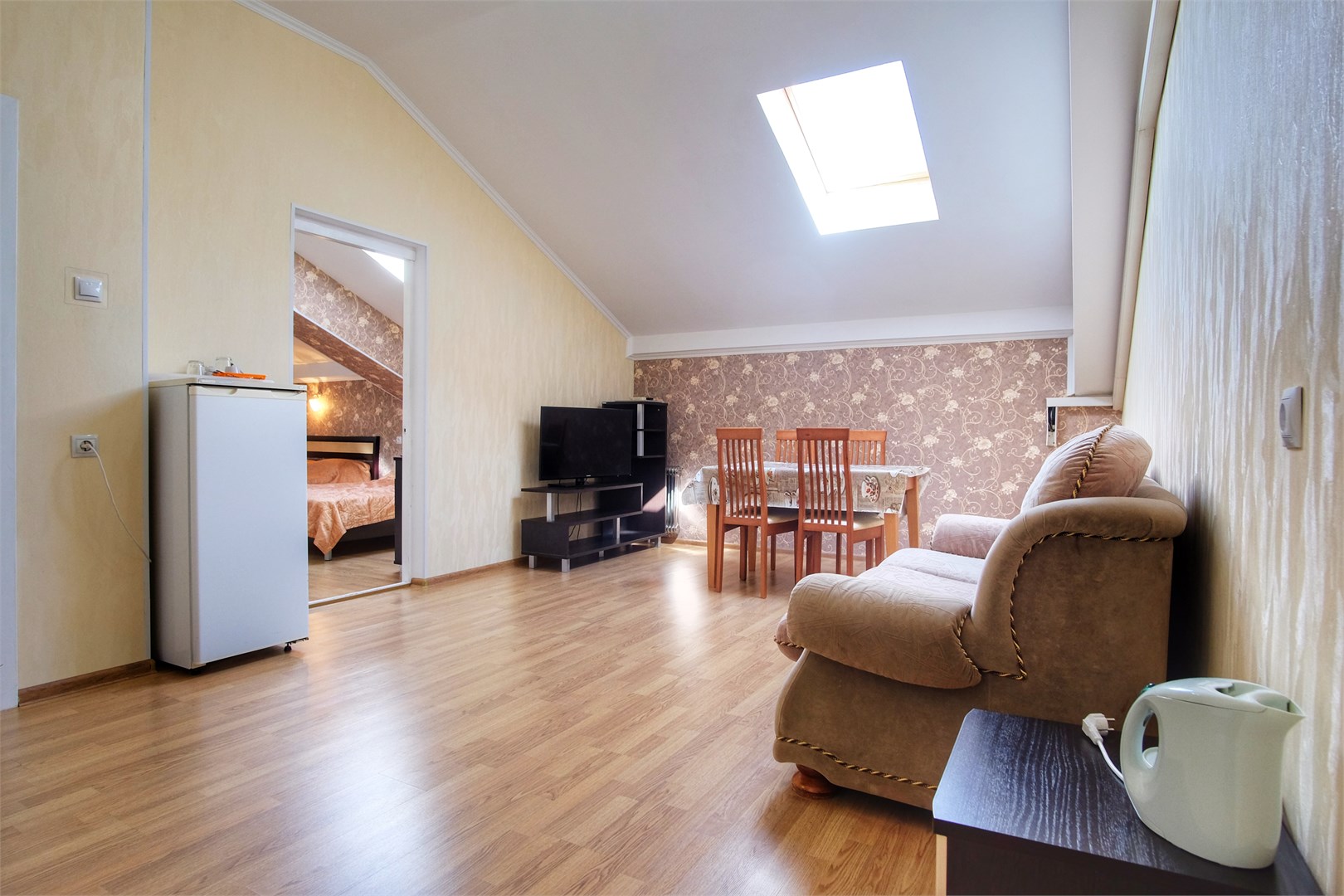 «Апартаменты» в Континент