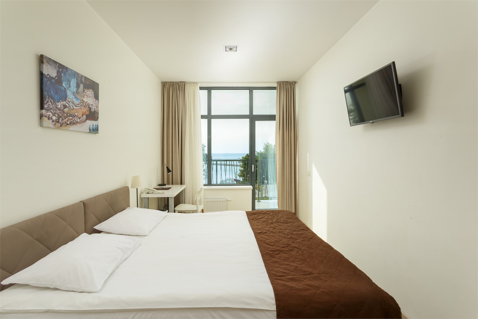 С видом на море, двухкомнатный апартамент с одной спальней (3 этаж) в Uplaza