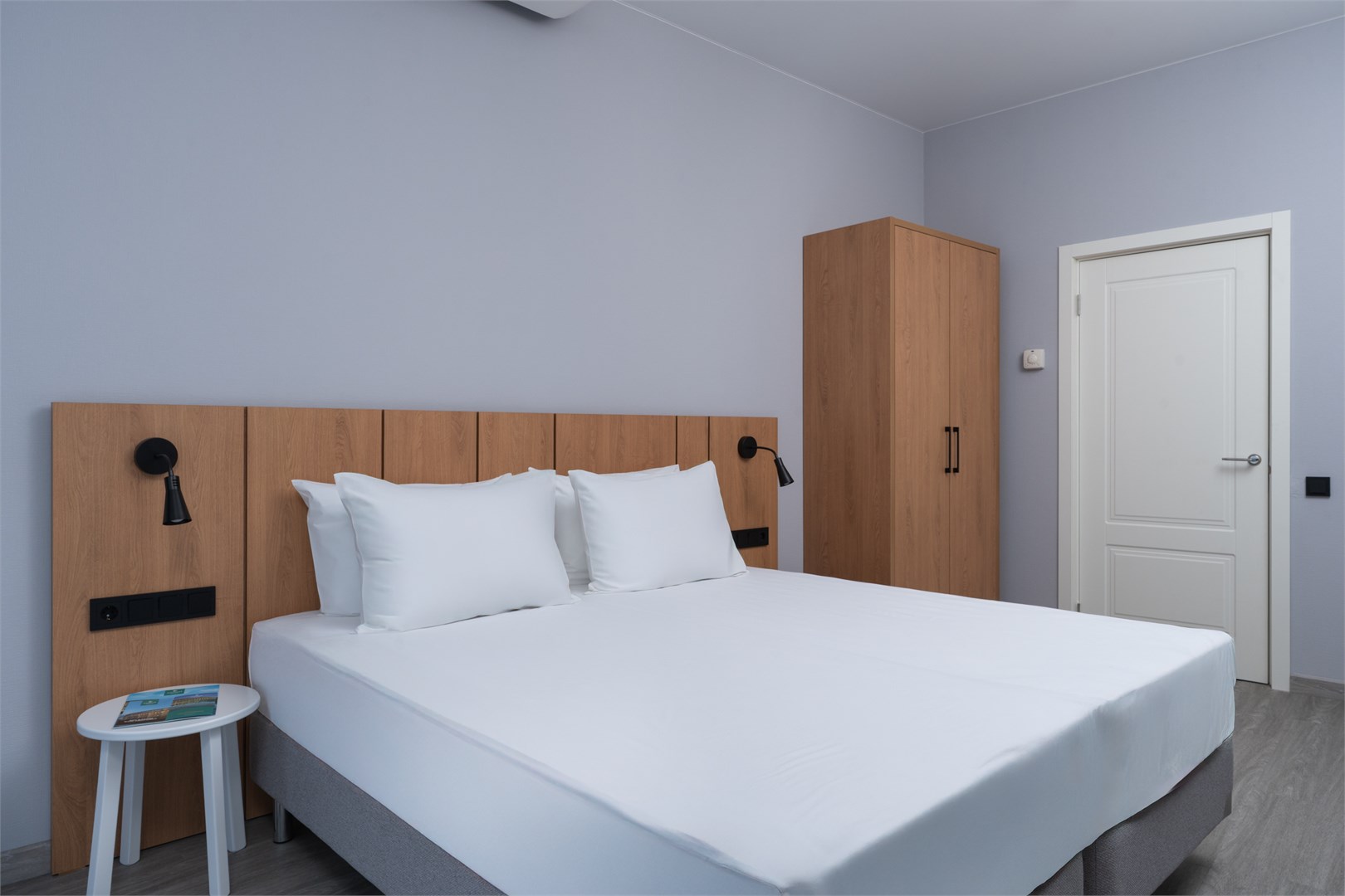 Стандарт семейный 2-комнатный в Azimut Здоровье Аквамарин