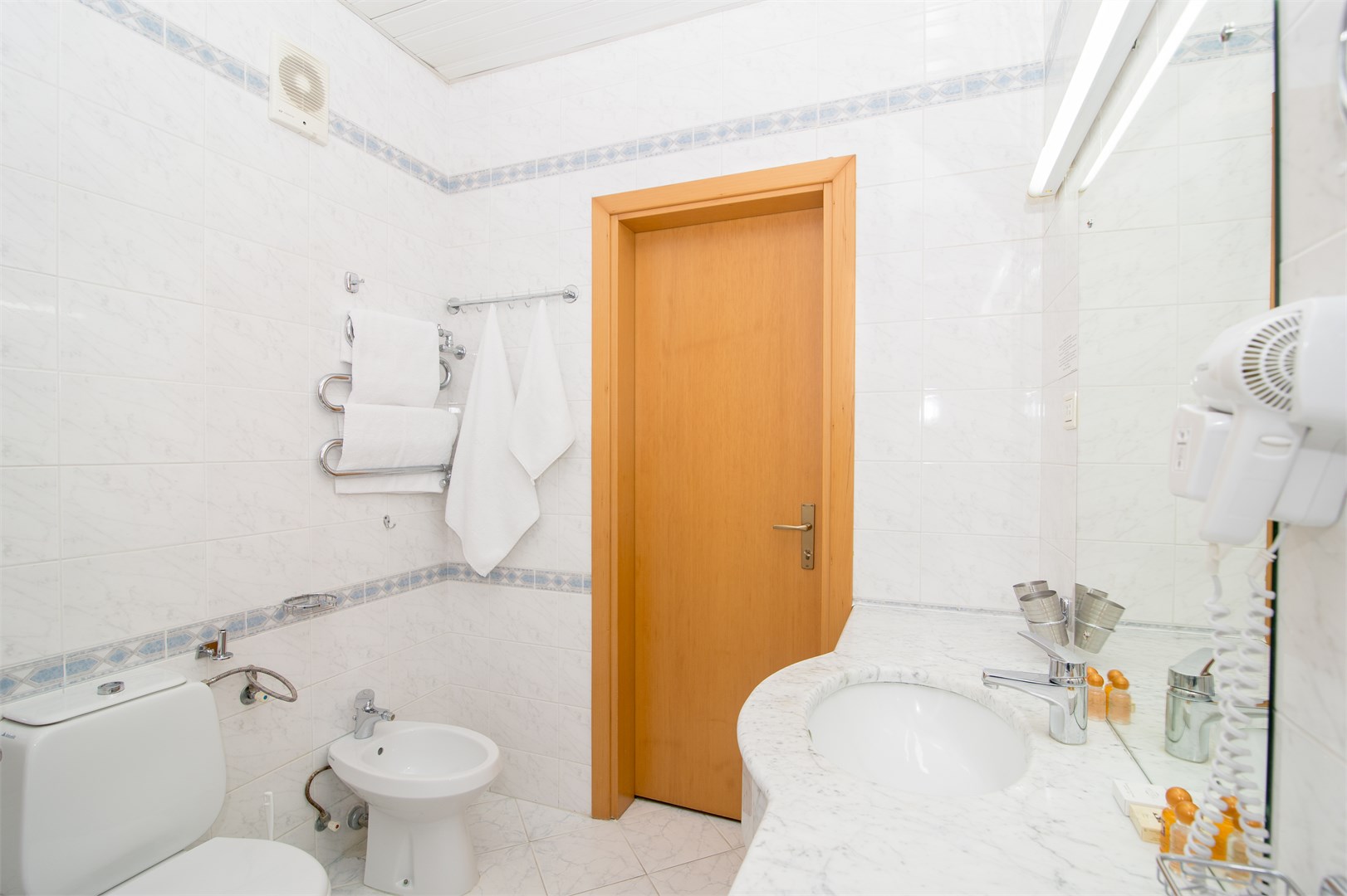 Стандарт DBL/TWIN 2-местный без балкона в Azimut Здоровье Долина Нарзанов Кисловодск