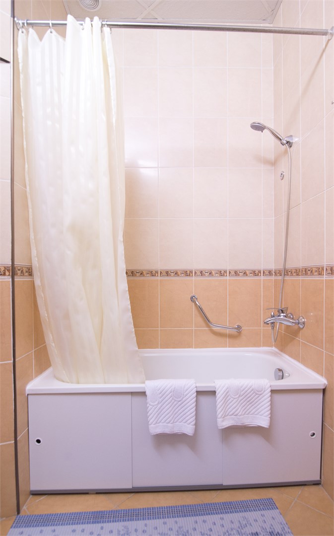 Стандарт DBL/TWIN 2-местный без балкона в Azimut Здоровье Долина Нарзанов Кисловодск