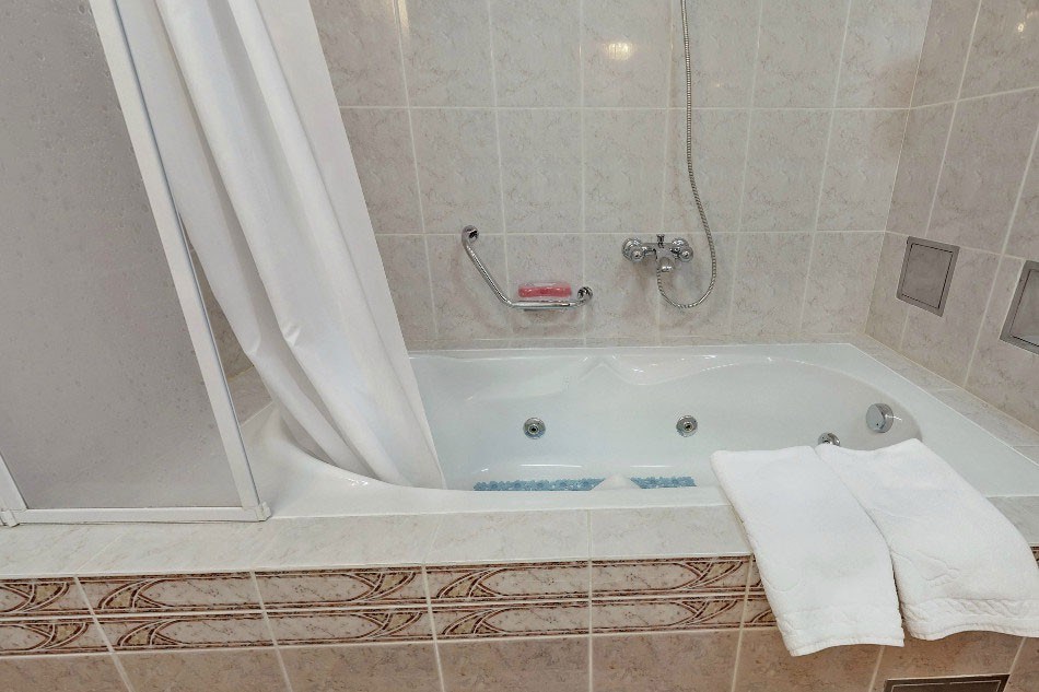 Люкс 2-комнатный 2 местный № 3 корпус 5 в Azimut Здоровье Долина Нарзанов Кисловодск