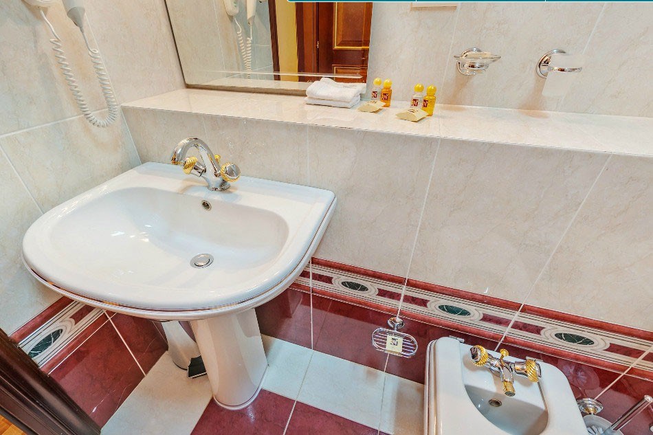 Люкс однокомнатный одноместный SGL № 2,4,5 корпус 5 в Azimut Здоровье Долина Нарзанов Кисловодск