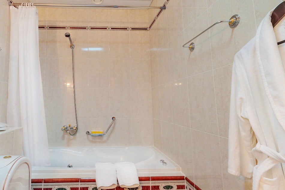 Люкс однокомнатный одноместный SGL № 2,4,5 корпус 5 в Azimut Здоровье Долина Нарзанов Кисловодск