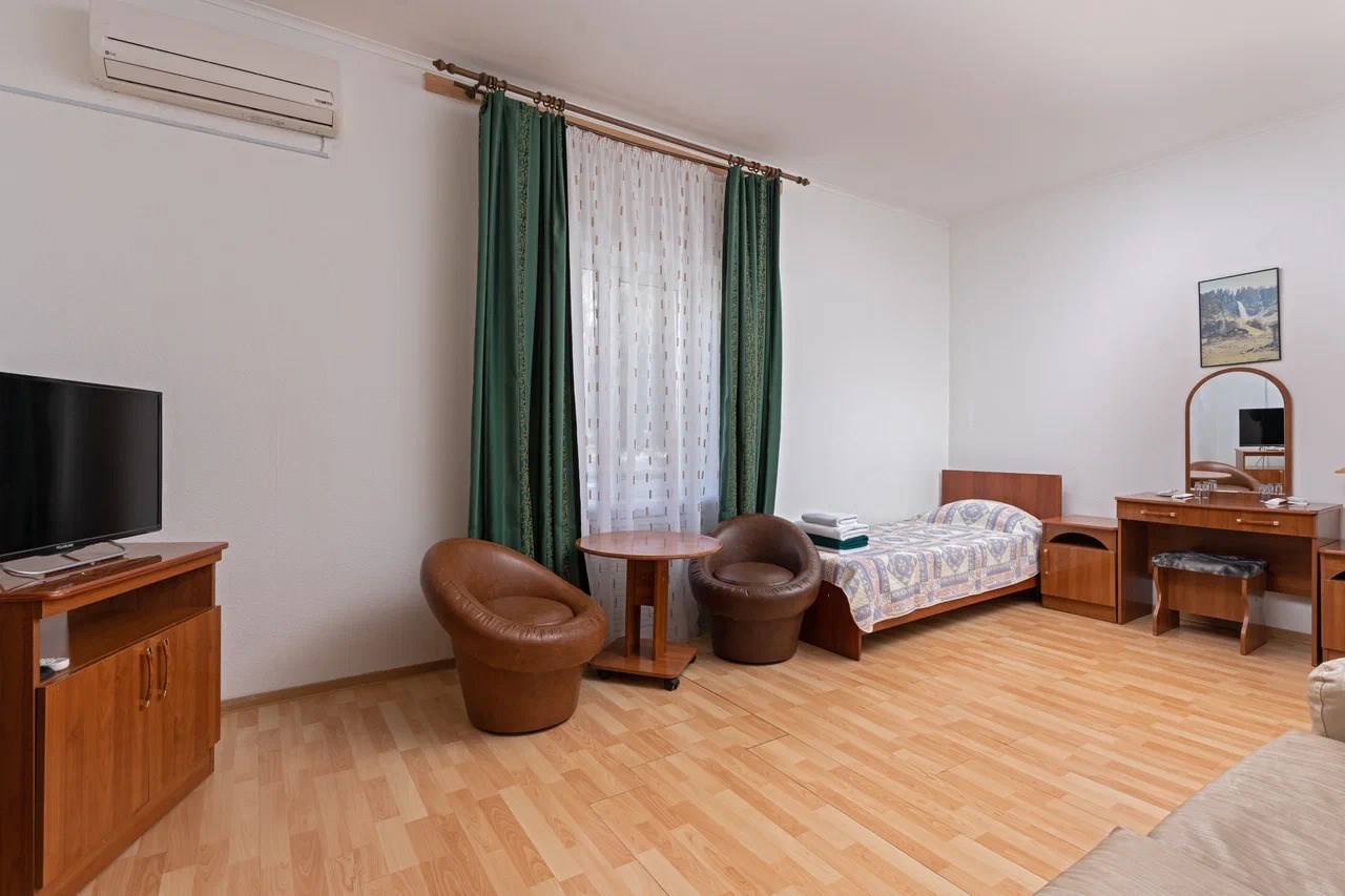 Стандарт 2-местный с двумя раздельными кроватями (корпус 4) в Azimut Здоровье Солнечный