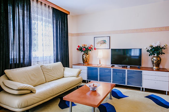 Апартаменты семейные 5-комнатные (коттедж) в Azimut Здоровье Солнечный