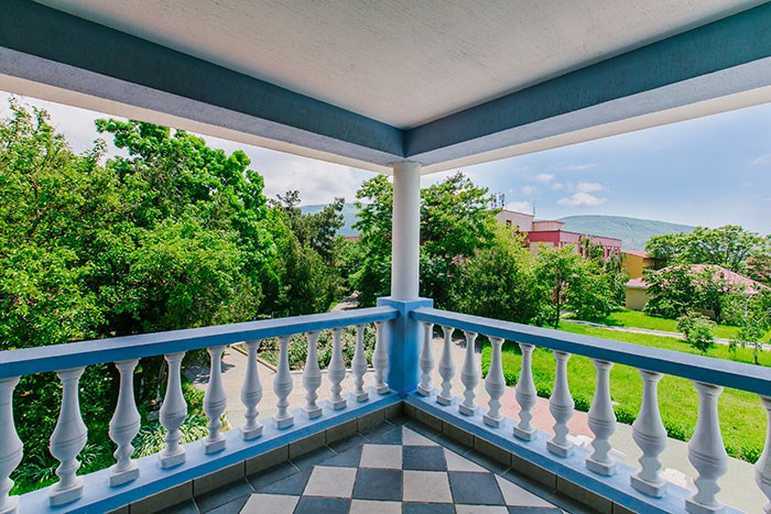 Апартаменты семейные 5-комнатные (коттедж) в Azimut Здоровье Солнечный