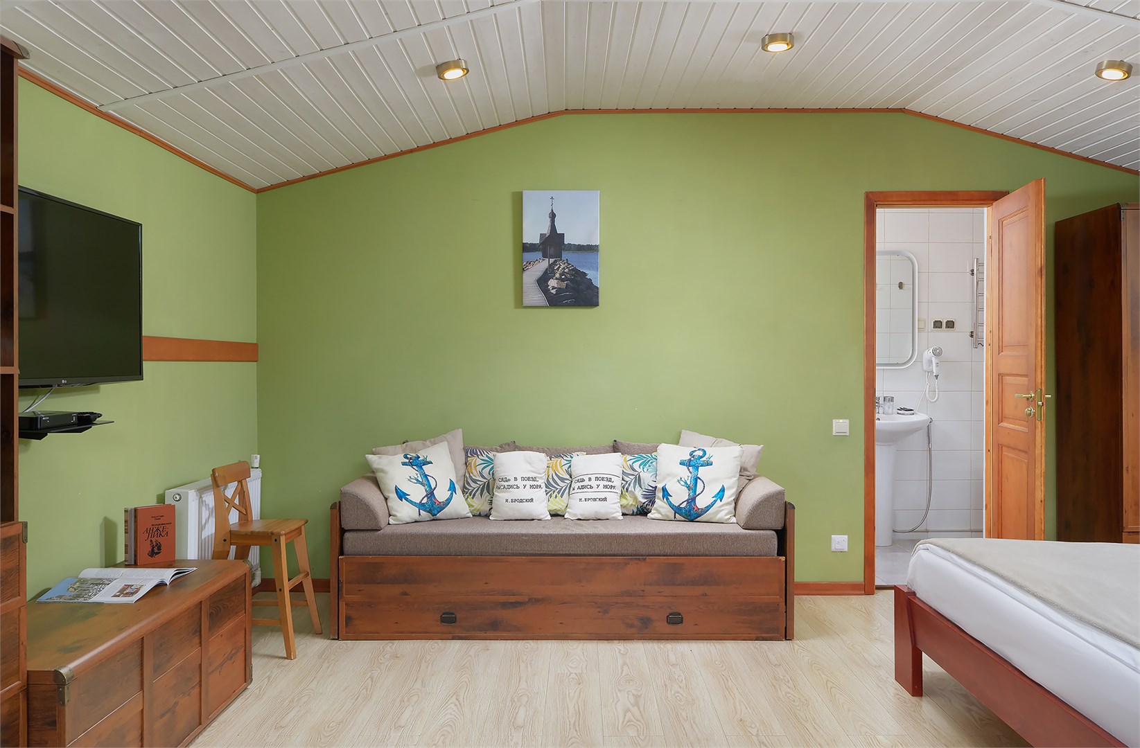 Коттедж "Вельбот" на 2 человек в Окунёвая