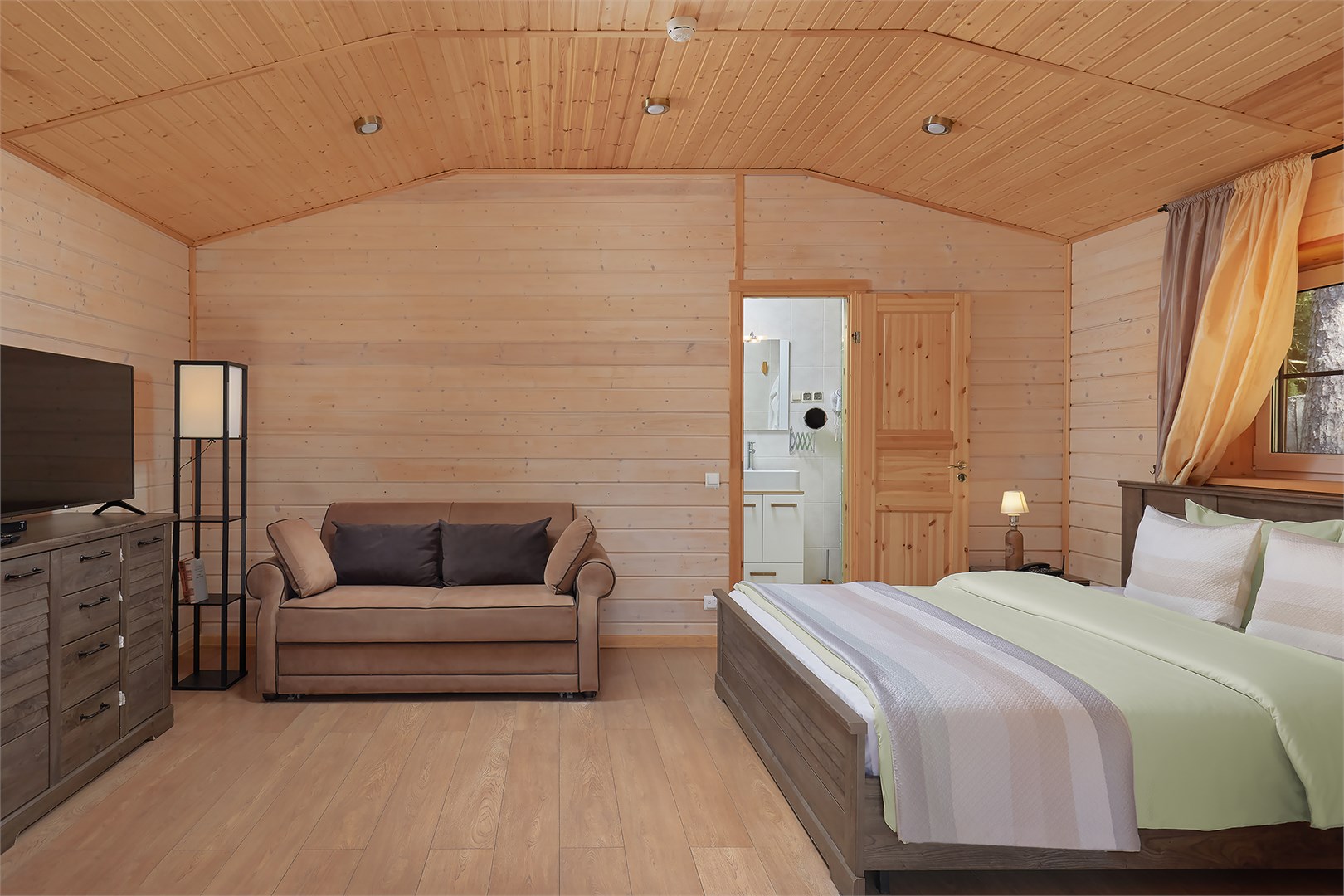 Коттедж "Вельбот" на 2 человек в Окунёвая