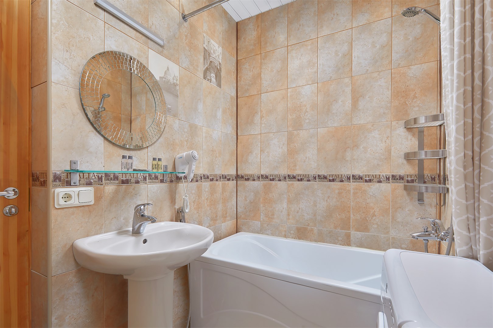 Коттедж "Адмирал" на 6 человек в Окунёвая