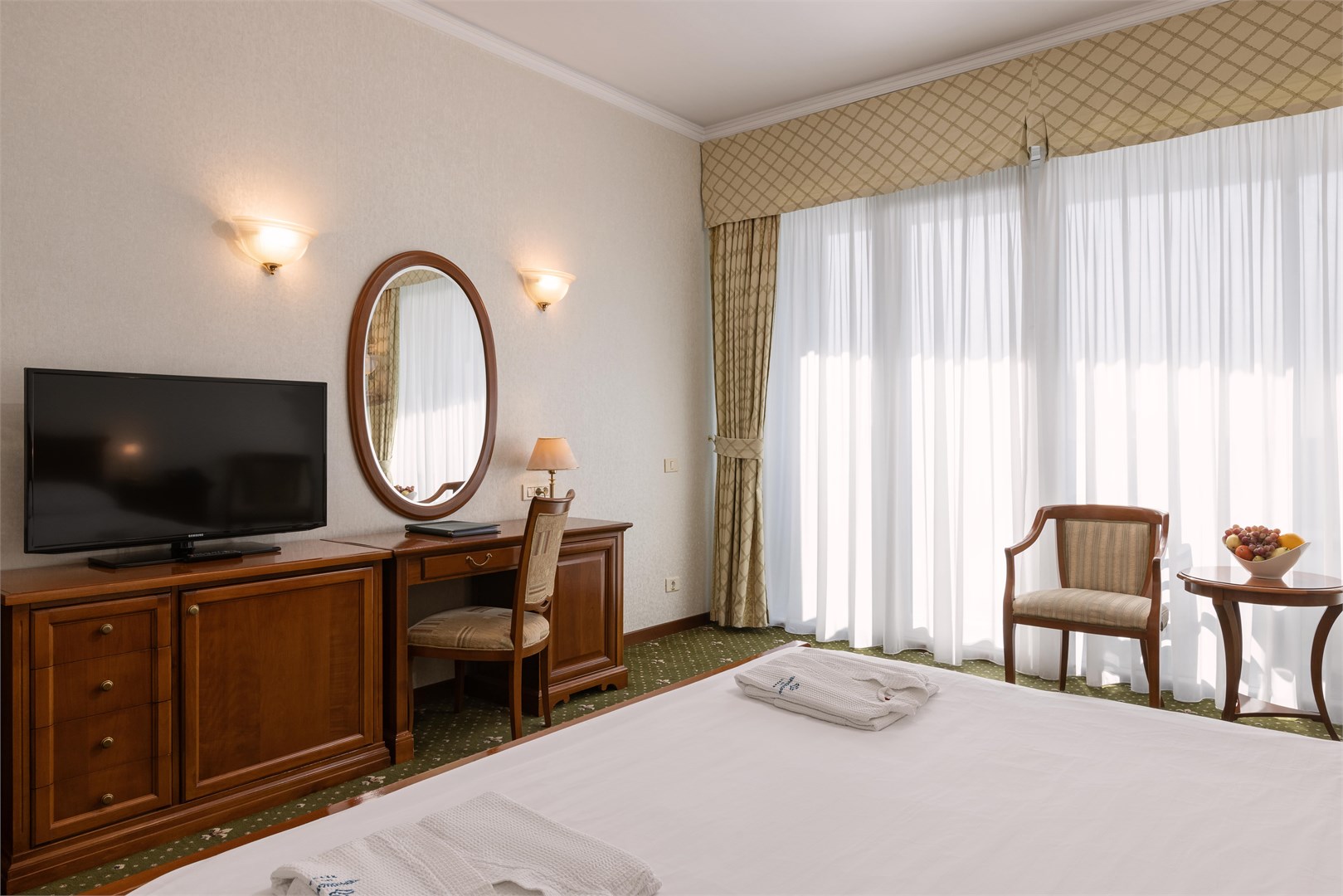 Стандарт с балконом с двуспальной кроватью в РЖДЗ Санаторий Черноморье