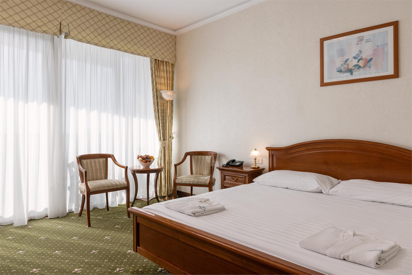 Стандарт с балконом с двуспальной кроватью в РЖДЗ Санаторий Черноморье