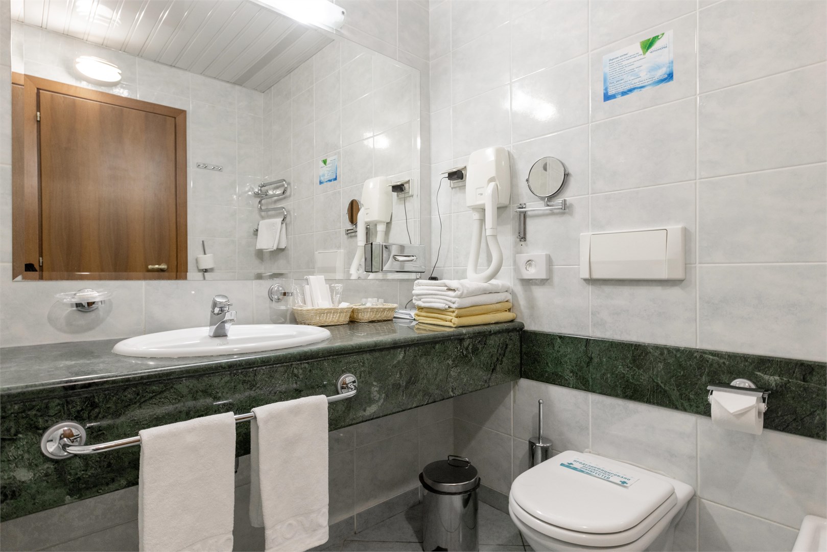 Стандарт с балконом с двуспальной кроватью в РЖДЗ Санаторий Черноморье