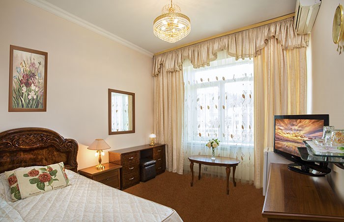 Стандарт 1-местный с балконом (корпус 8) в Октябрьский