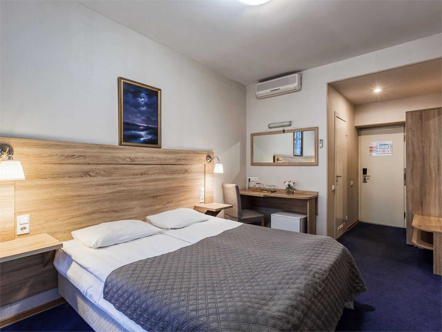 Стандартная комната с широкой кроватью в Невский Астер