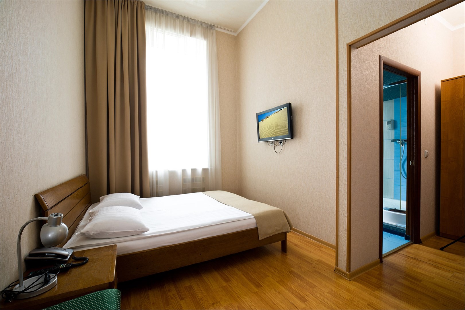 Стандарт двухместный с двуспальной кроватью и дополнительным местом в Золотая бухта