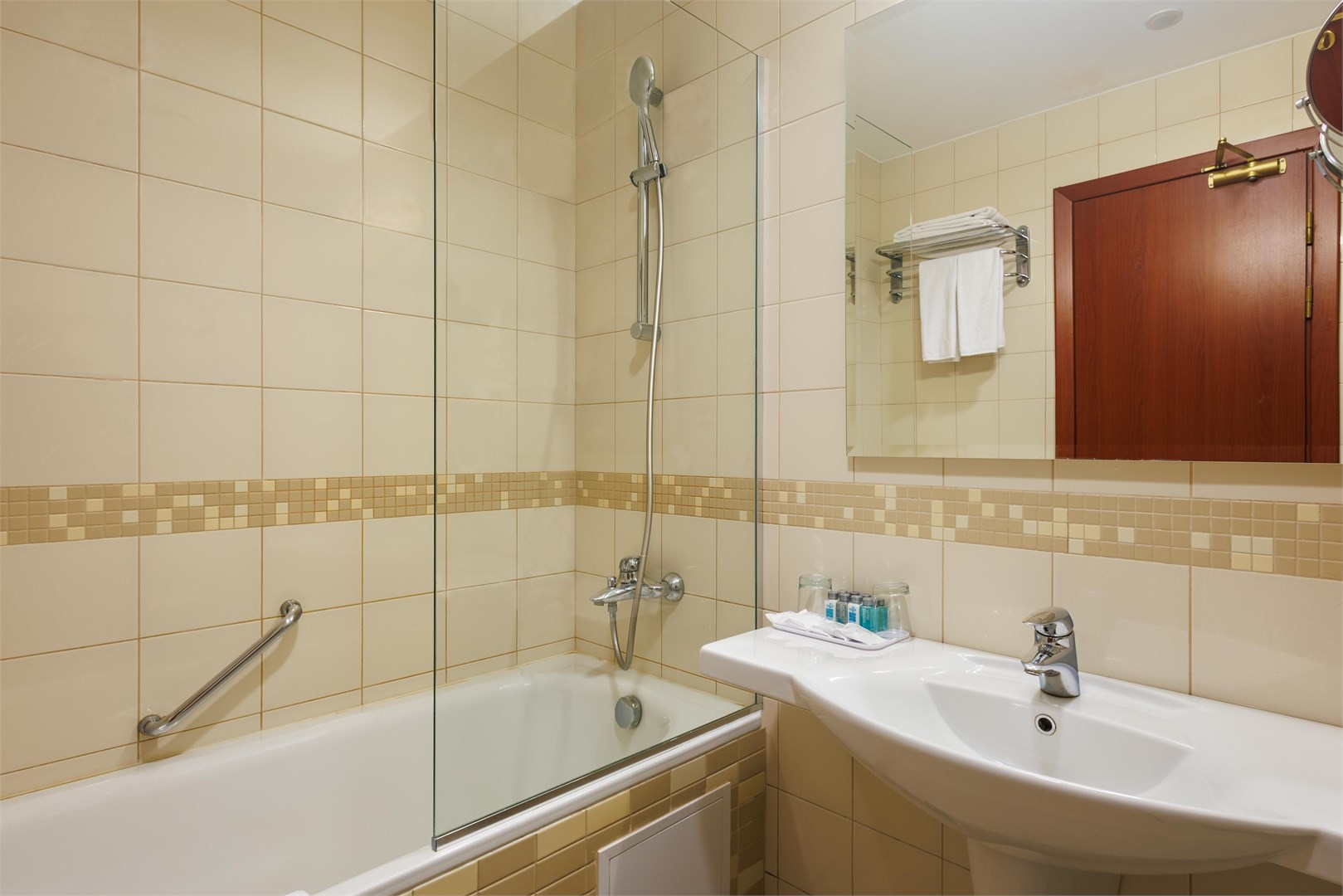 Номер Стандарт с двумя односпальными кроватями в Гранд отель Казань