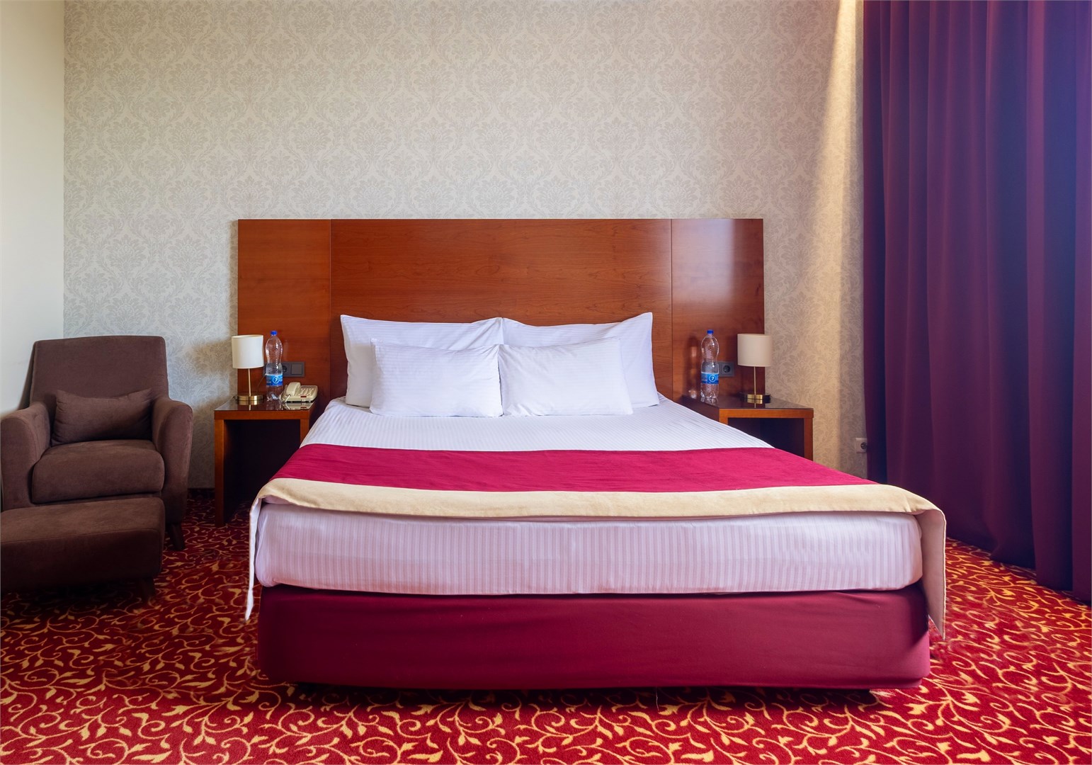 Номер Стандарт с одной двуспальной кроватью в Гранд отель Казань