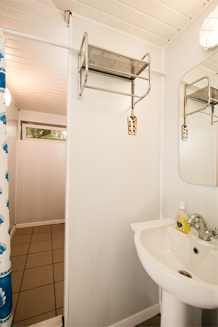 Эконом двухместный с двумя раздельными кроватями (№ 6, 7, 8) в Золотая бухта