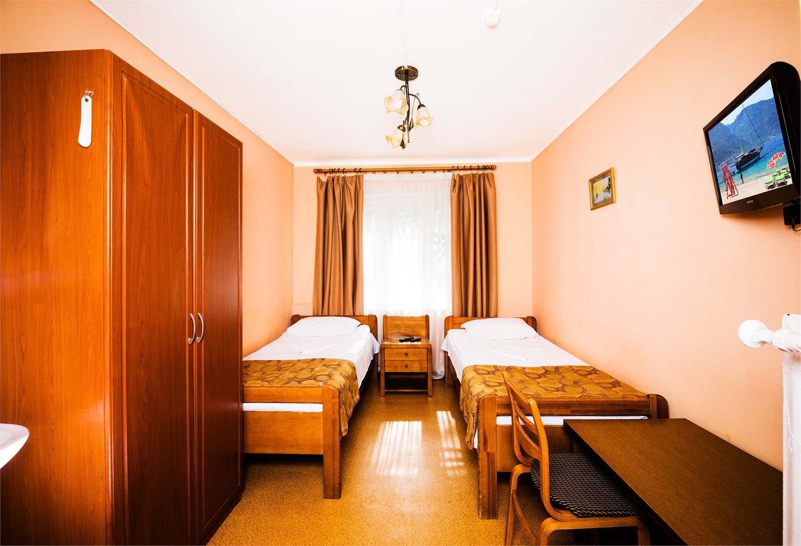 Эконом двухместный с двумя раздельными кроватями (№ 6, 7, 8) в Золотая бухта