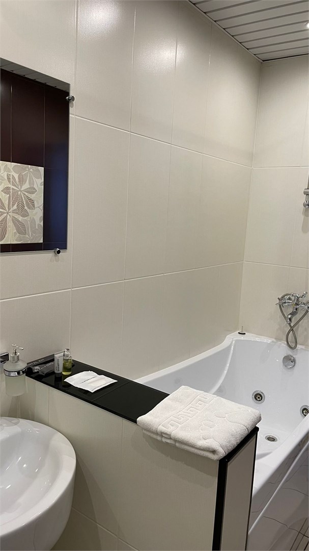 Де Люкс с гидромассажной ванной в Славяночка