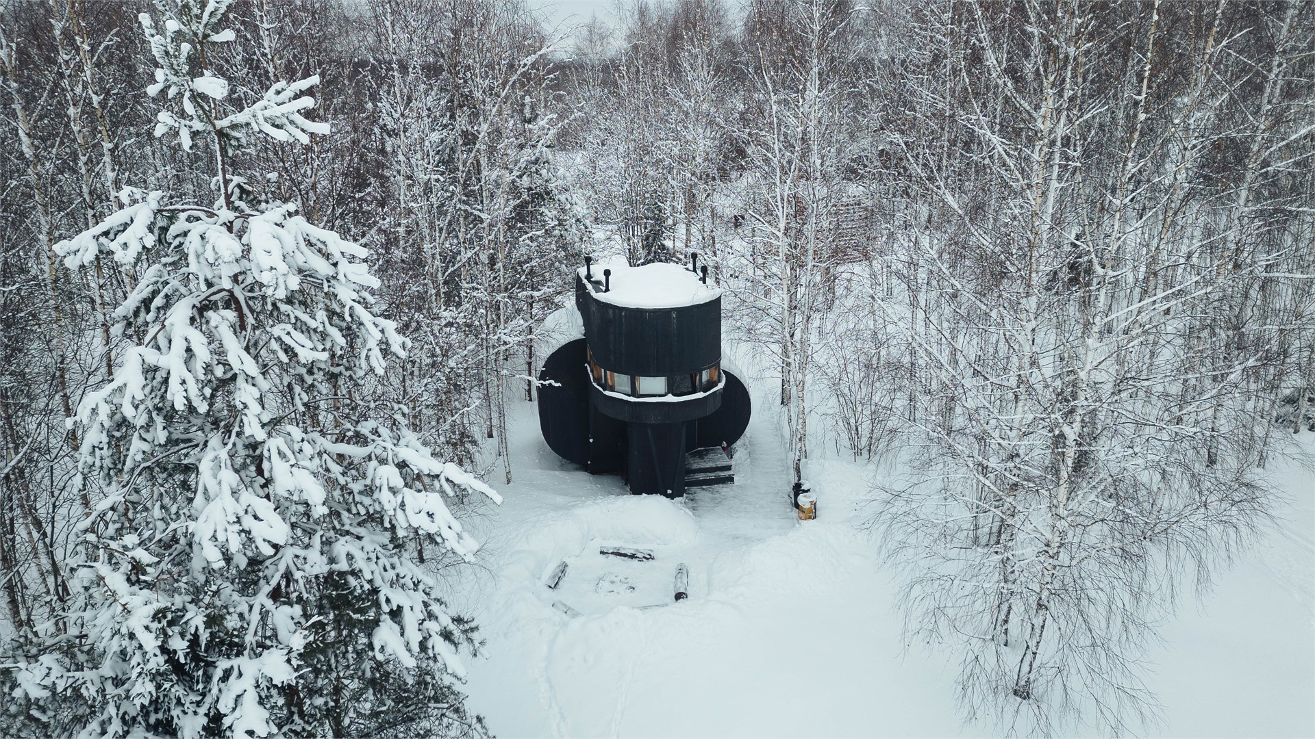 арт-дом  «Штаб», авторы арт-группа  «Алыча» в Никола-ленивец