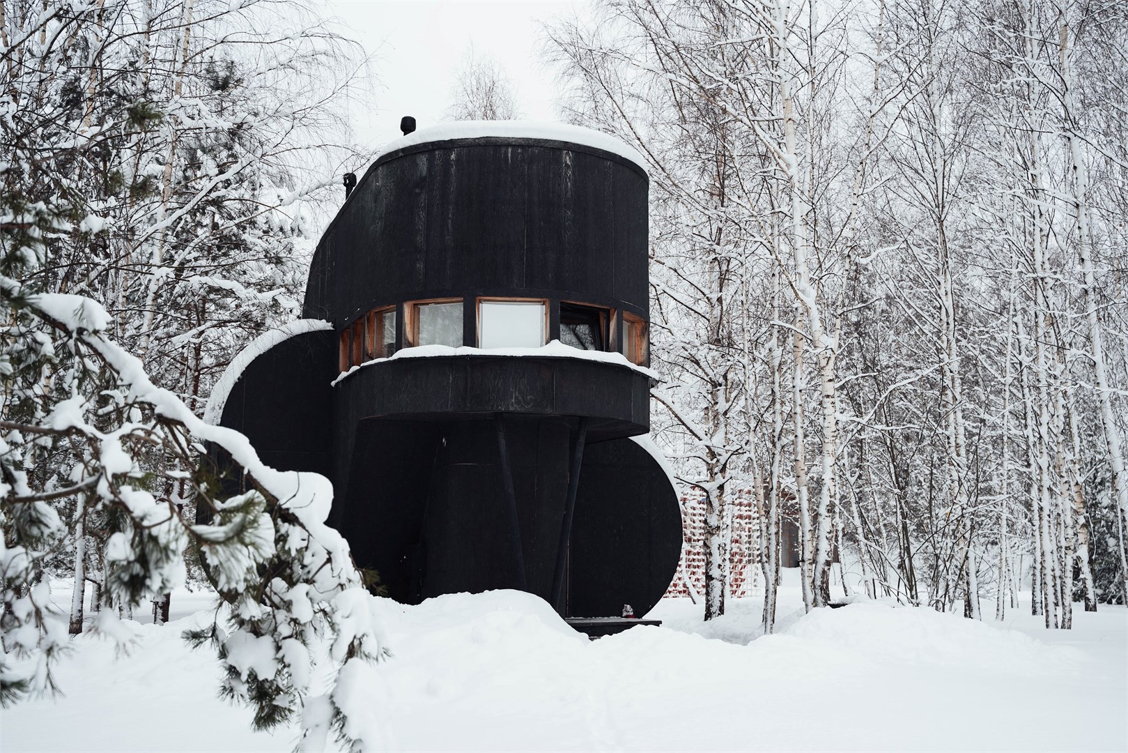 арт-дом  «Штаб», авторы арт-группа  «Алыча» в Никола-ленивец