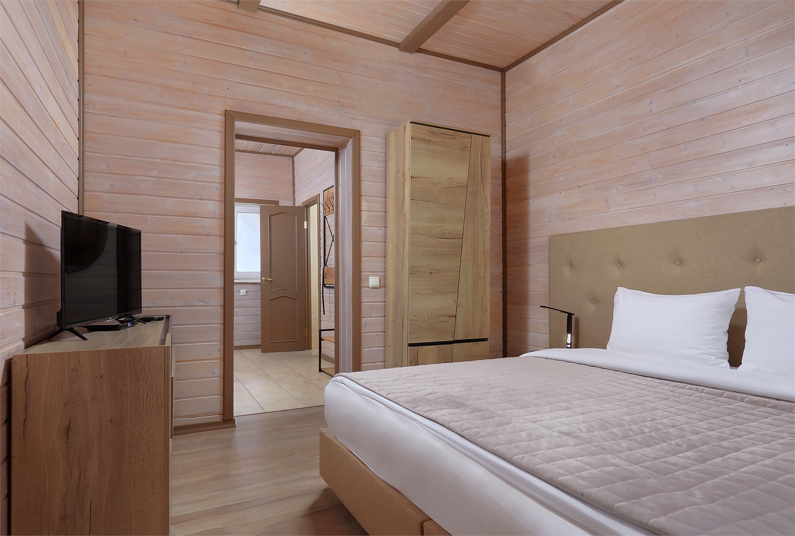 Стандартный номер в гостинице "Морячок" в Окунёвая