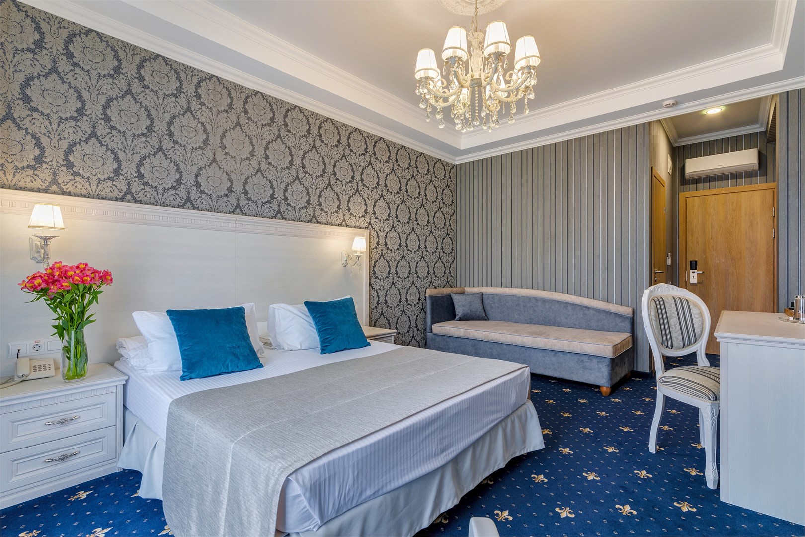 Фотография Улучшенный Стандарт с балконом