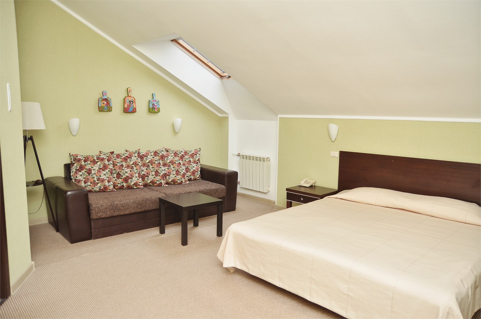 Первая категория (стандарт) "Бизнес-класс мансарда" в Палисадъ