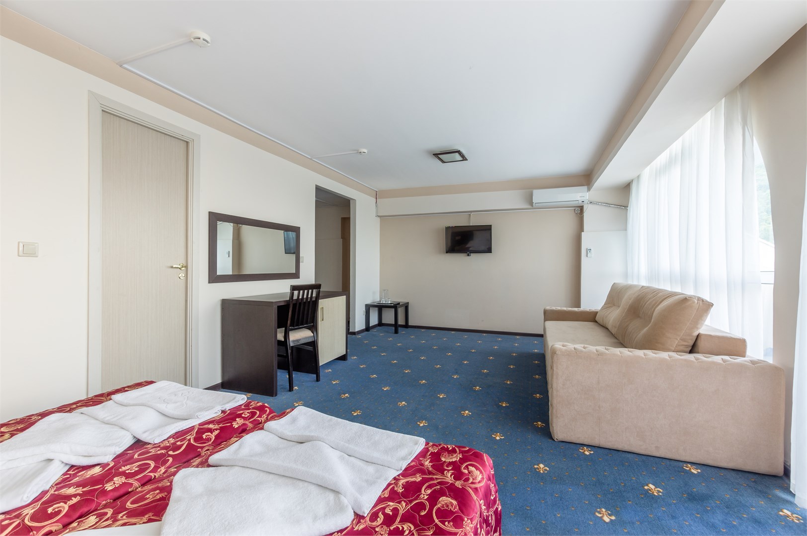 Люкс с балконом в Илона