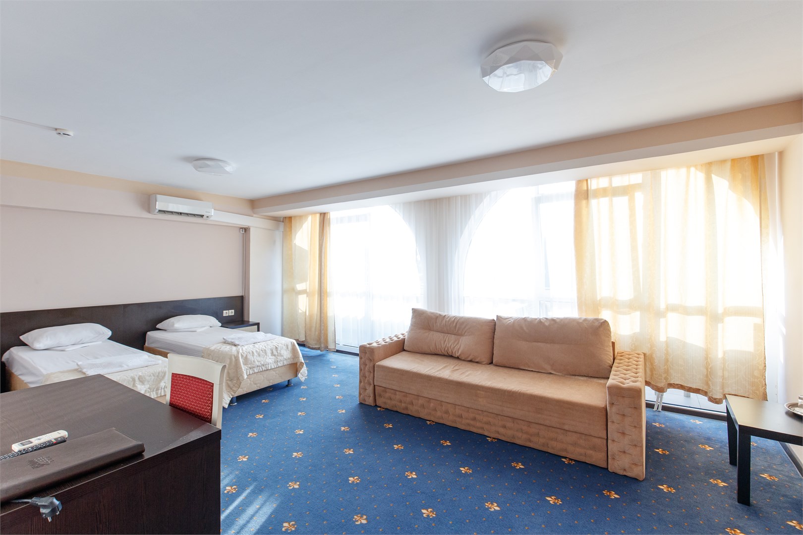 Люкс с балконом в Илона