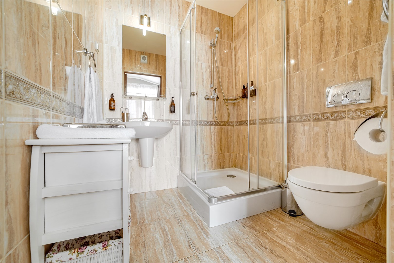 Стандарт с балконом с видом на горы в Роза шале