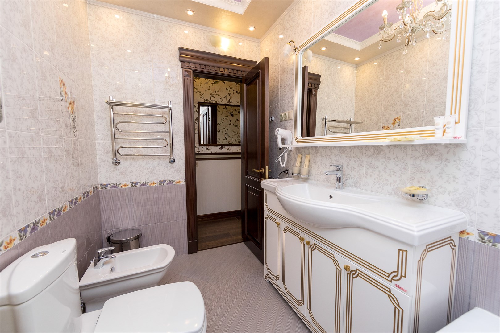 Люкс двухкомнатный в Вилла Полианна