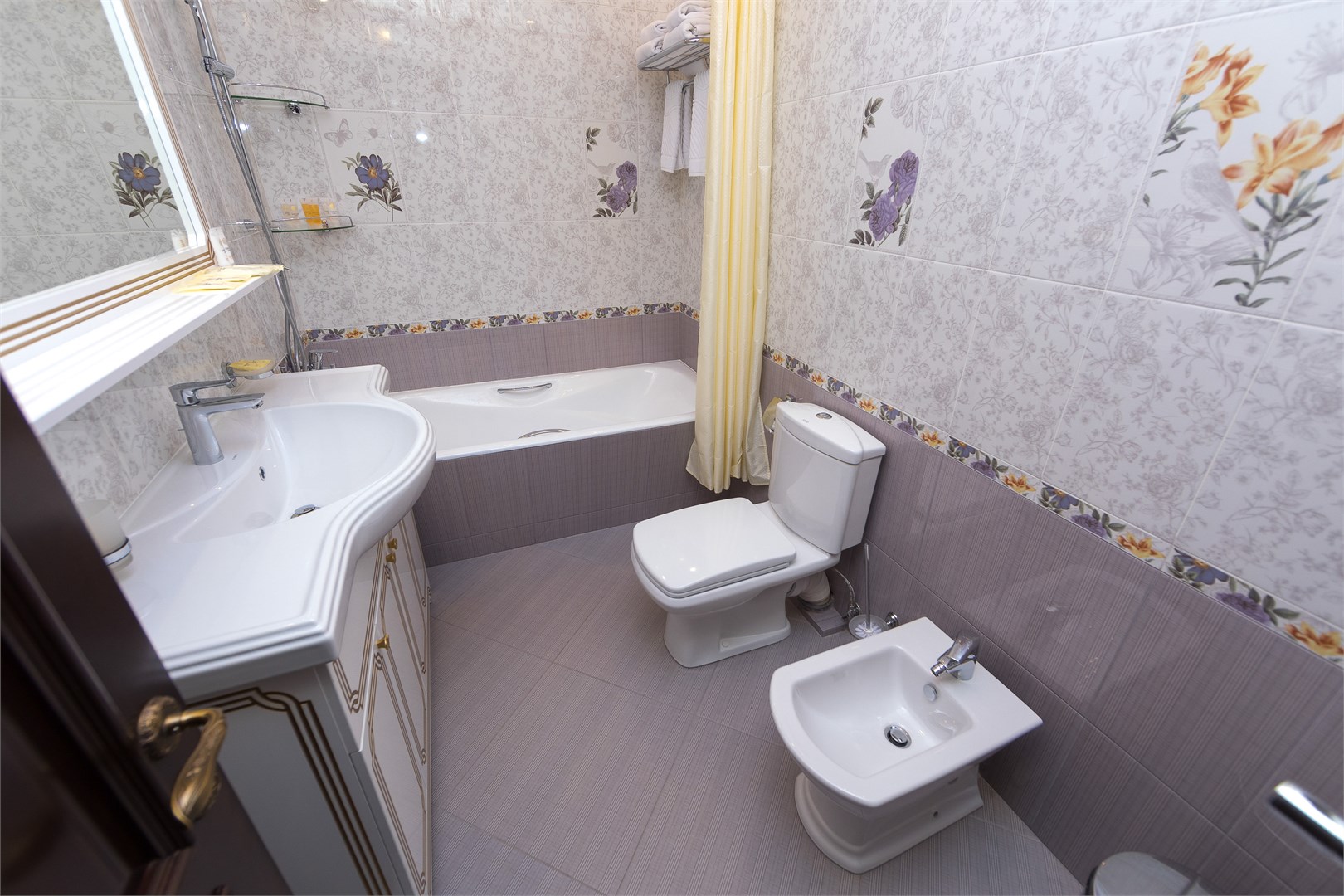 Люкс двухкомнатный в Вилла Полианна