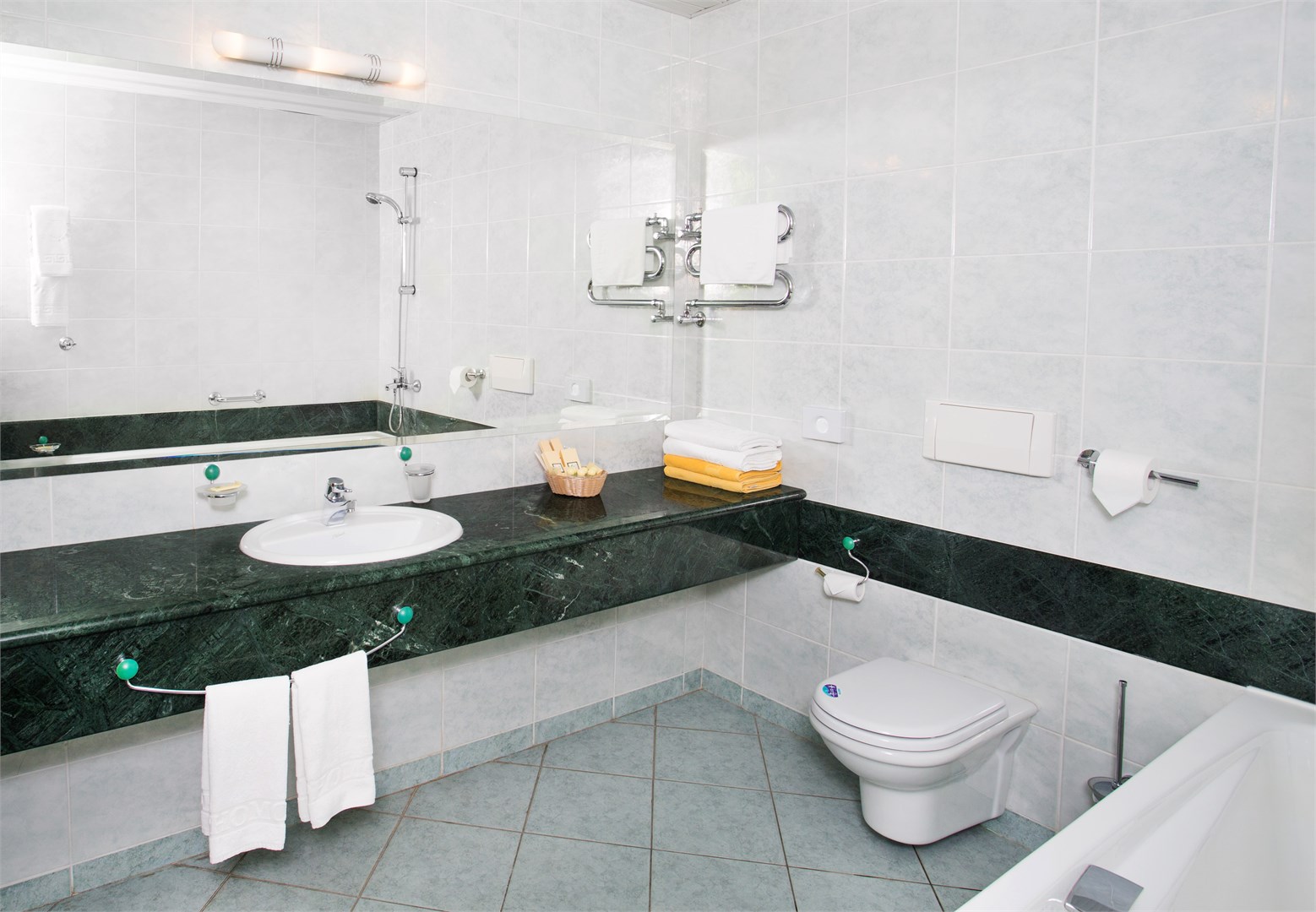 Люкс 2-комнатный с балконом в РЖДЗ Санаторий Черноморье