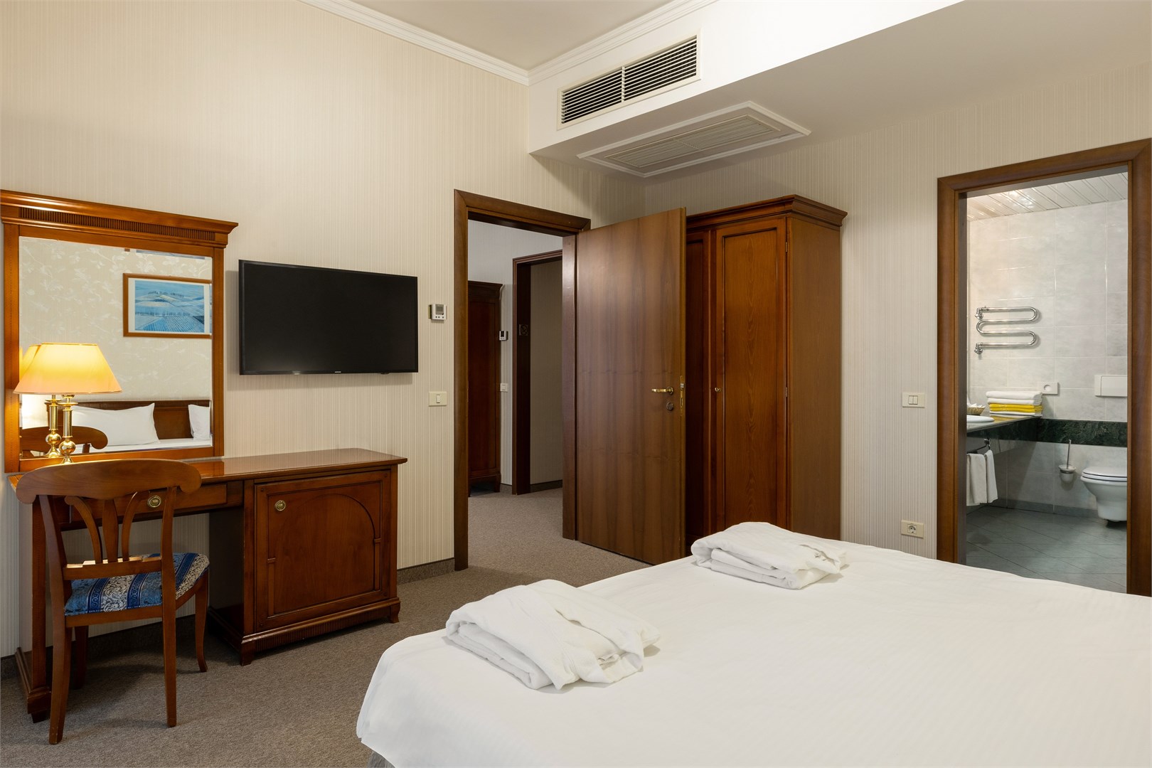 Люкс 2-комнатный с балконом в РЖДЗ Санаторий Черноморье