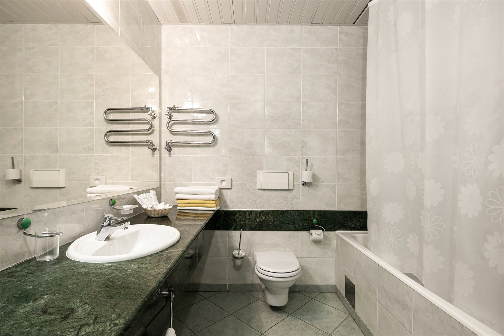 Люкс 2-комнатный с балконом в РЖДЗ Санаторий Черноморье