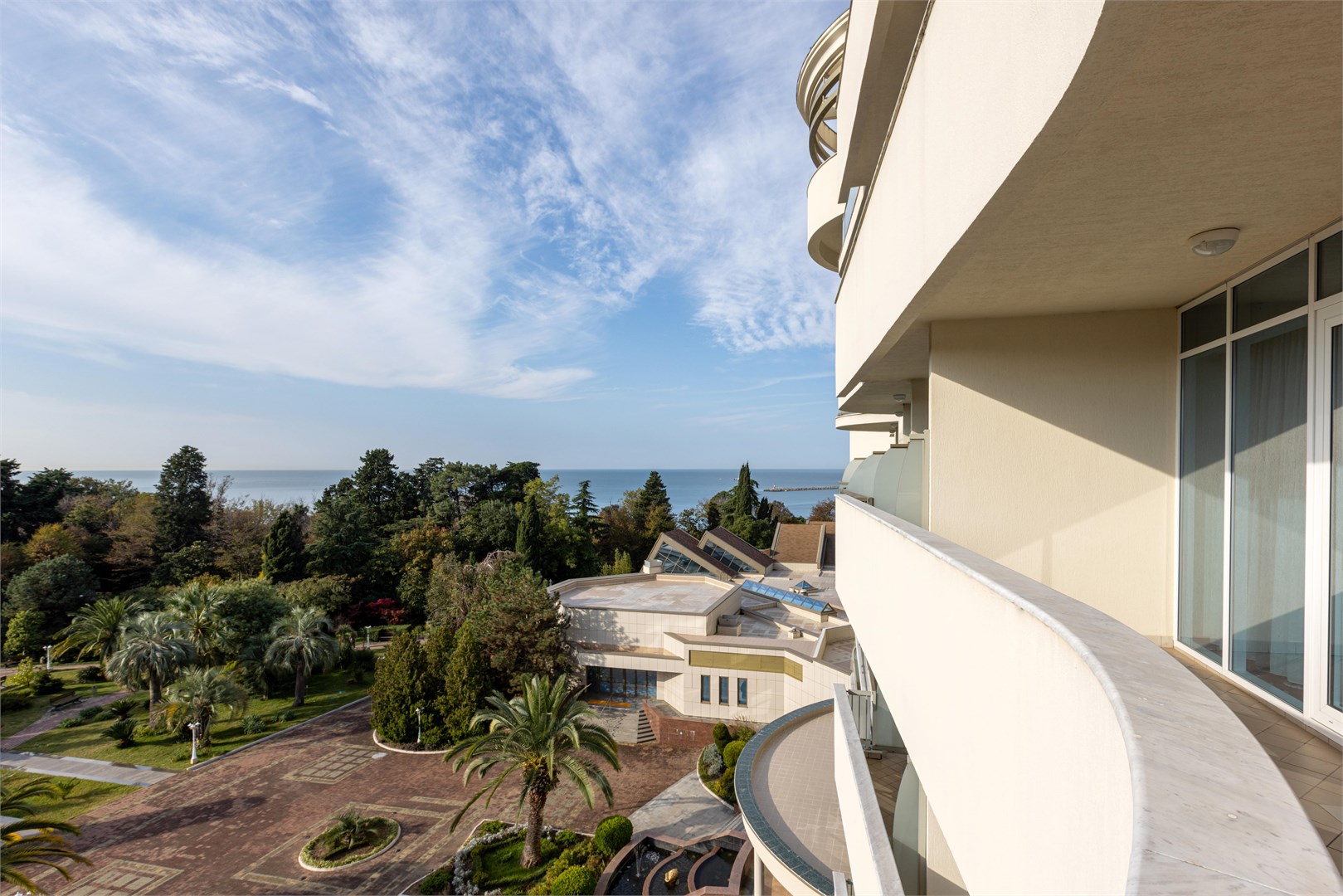 Люкс 3-комнатный с балконом в РЖДЗ Санаторий Черноморье