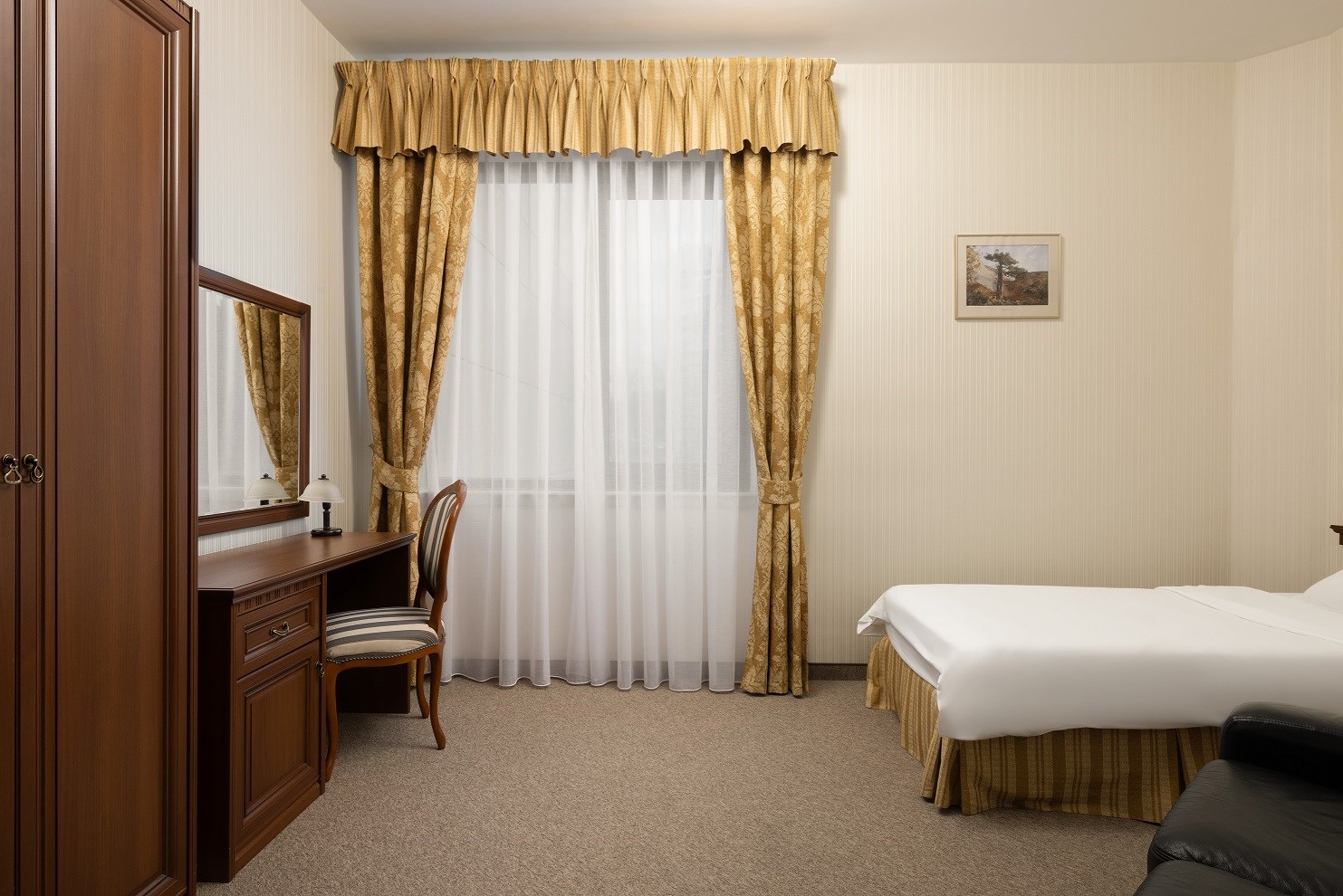 Люкс 3-комнатный с балконом в РЖДЗ Санаторий Черноморье