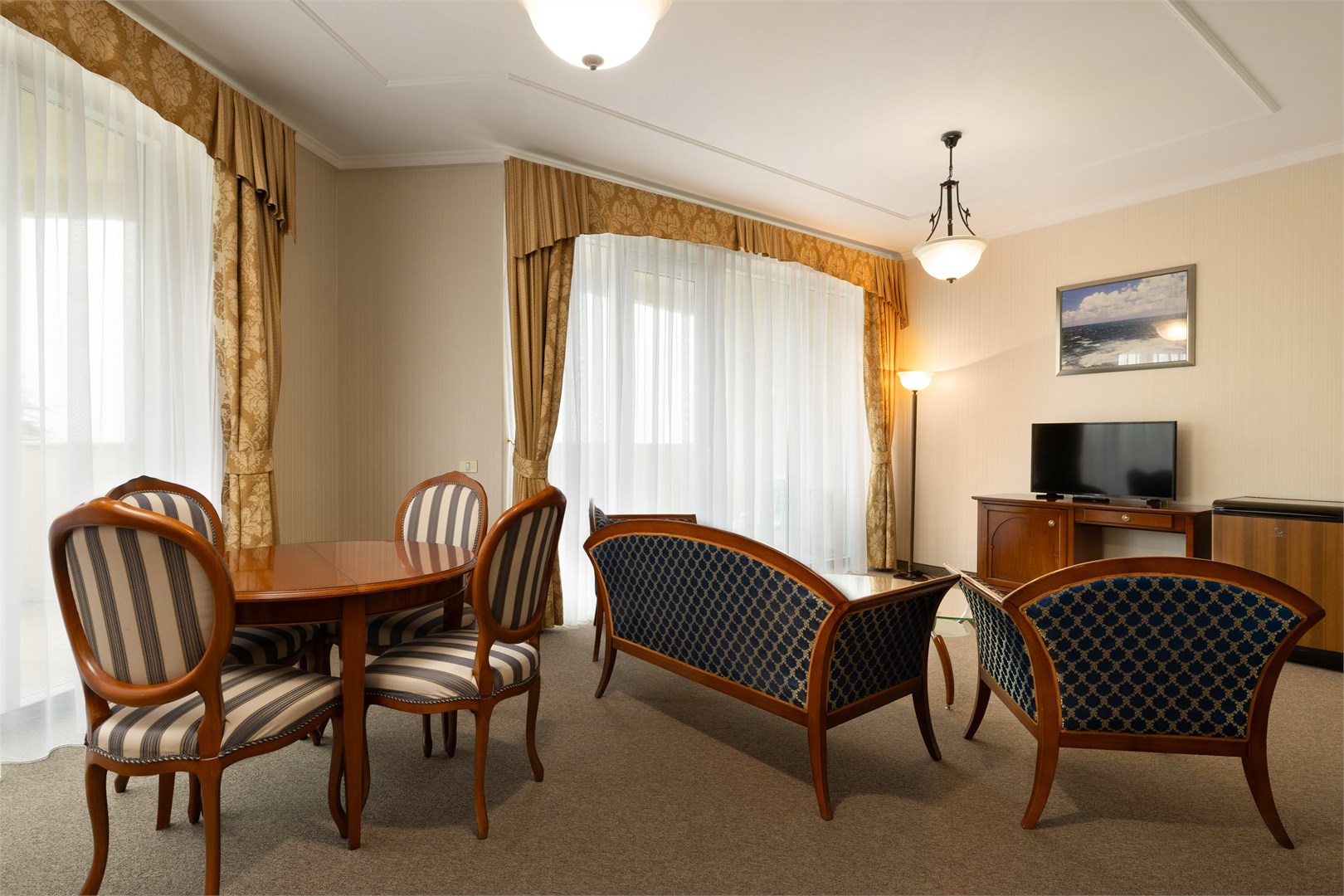 Люкс 3-комнатный с балконом в РЖДЗ Санаторий Черноморье